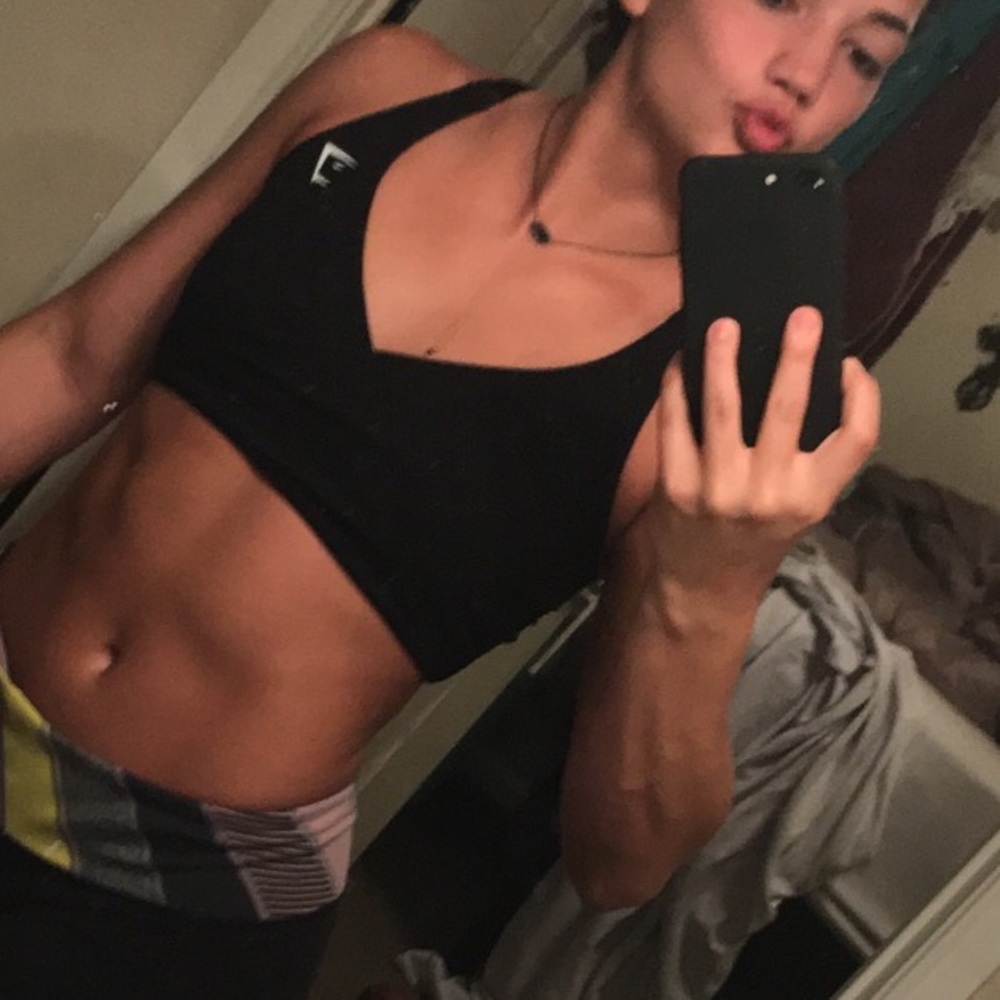 Black gymshark elite sports bra